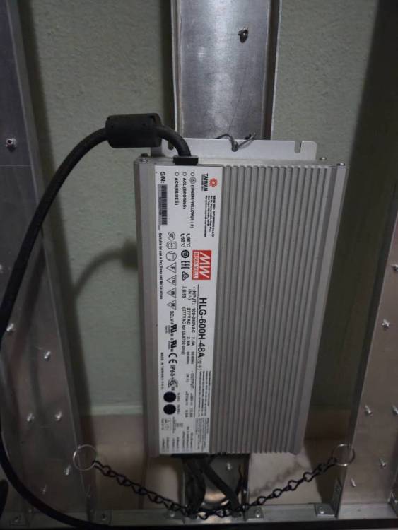 Grow light 2.jpg